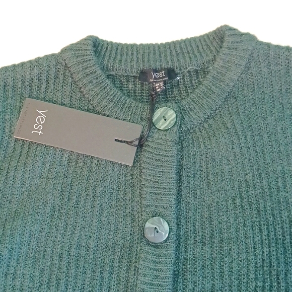 NEW WITH TAGS! Yest 10 Dark Forest Green Button Up Sweater (4455) - Picture 2 of 9